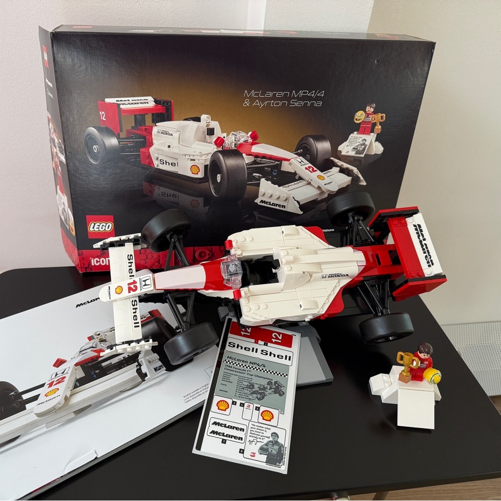 LEGO McLaren MP4/4 & Ayrton Senna 10330
